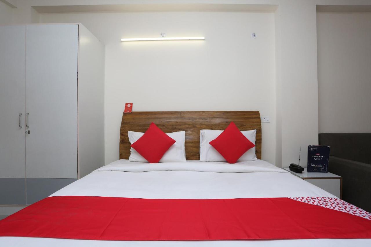 גורגאון Oyo 28670 Hotel Dev Palace מראה חיצוני תמונה