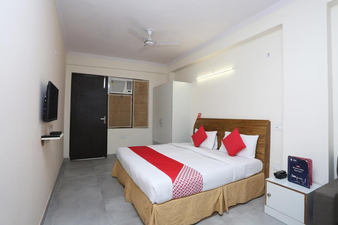 גורגאון Oyo 28670 Hotel Dev Palace מראה חיצוני תמונה