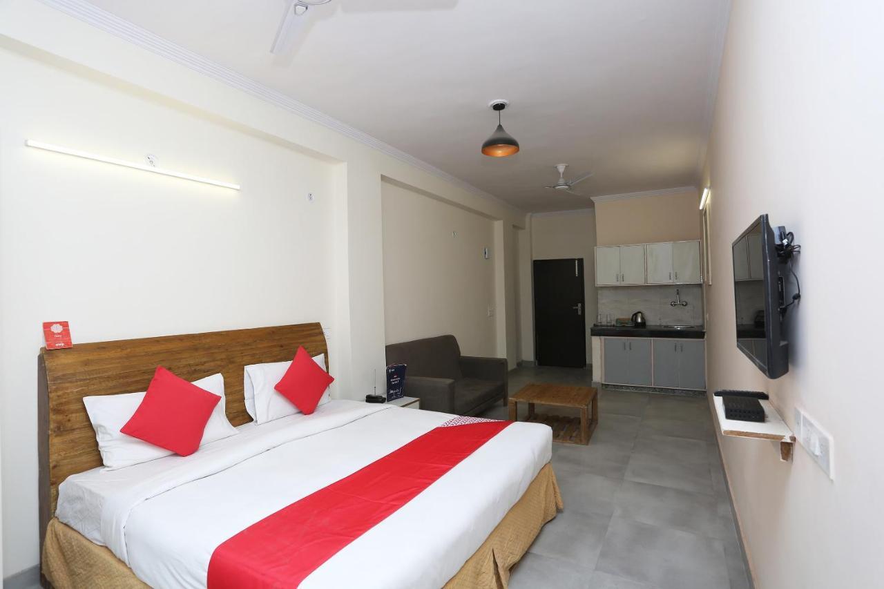 גורגאון Oyo 28670 Hotel Dev Palace מראה חיצוני תמונה