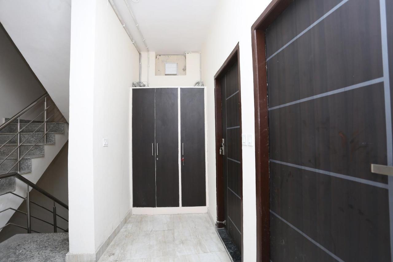 גורגאון Oyo 28670 Hotel Dev Palace מראה חיצוני תמונה
