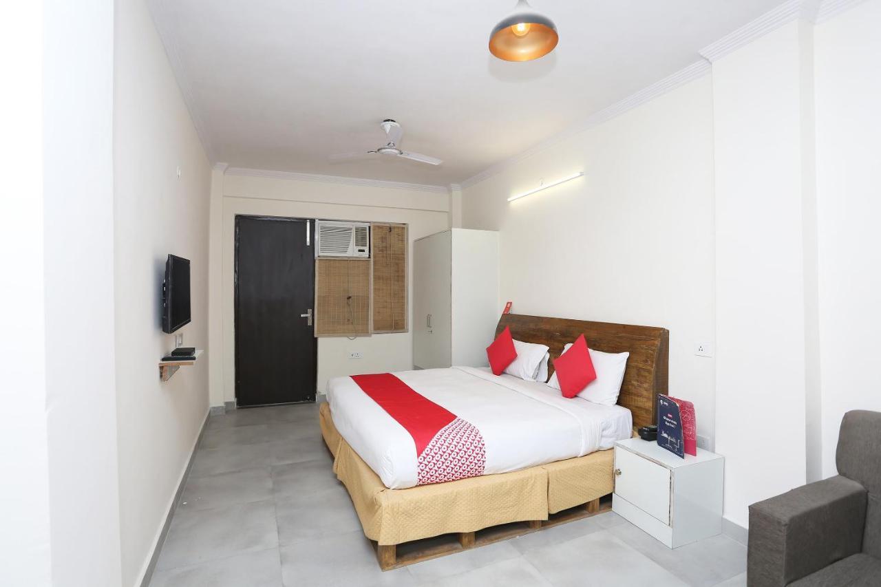 גורגאון Oyo 28670 Hotel Dev Palace מראה חיצוני תמונה