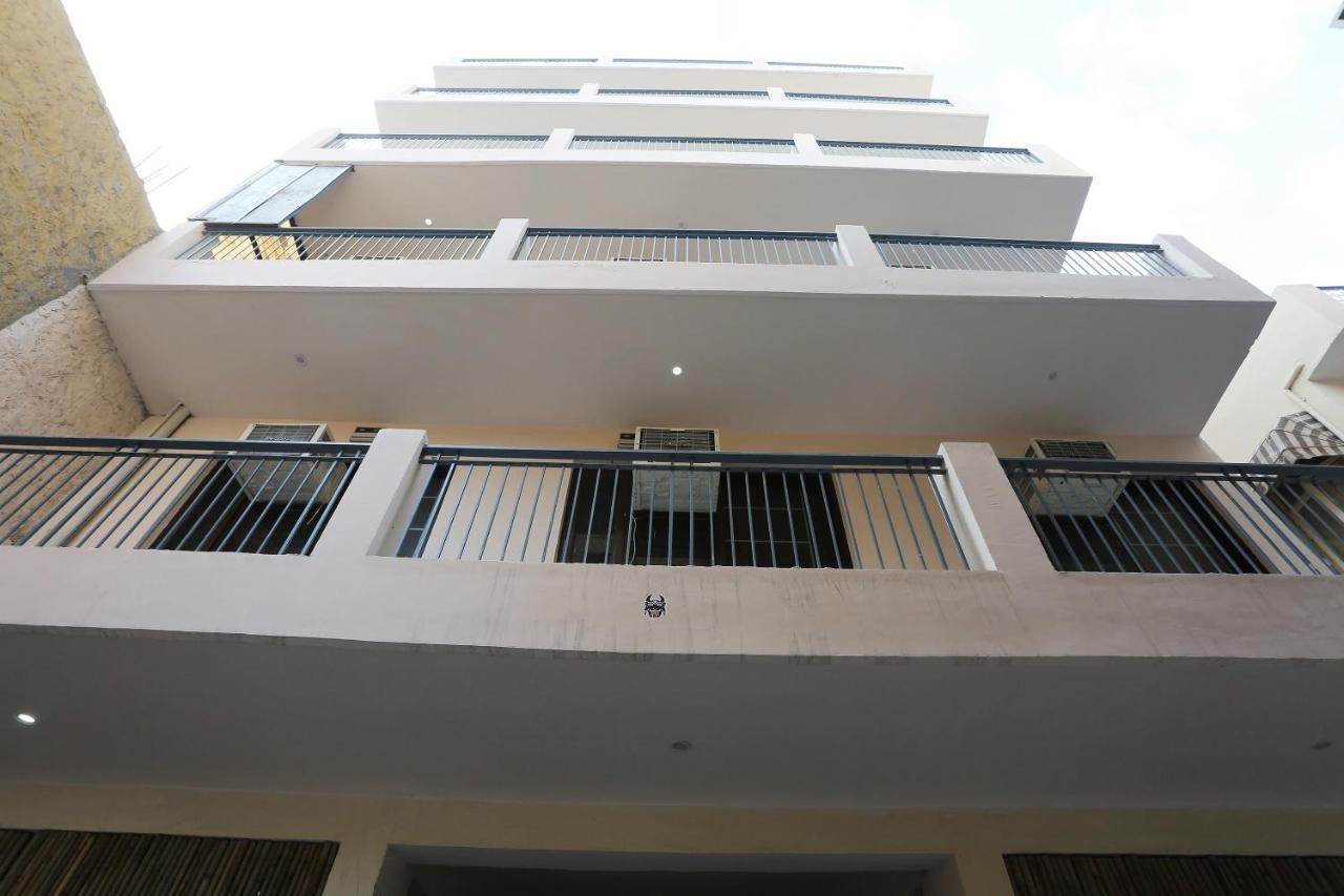 גורגאון Oyo 28670 Hotel Dev Palace מראה חיצוני תמונה
