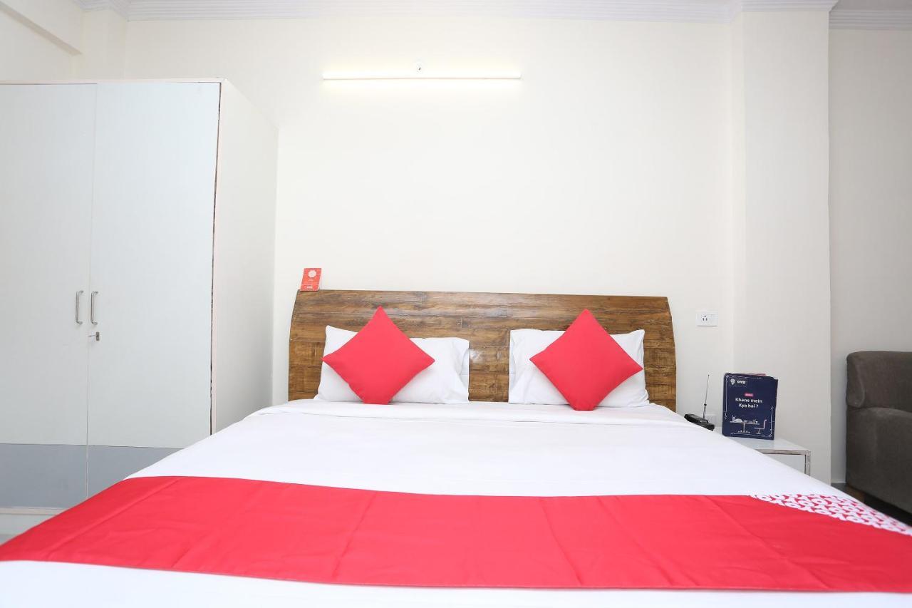 גורגאון Oyo 28670 Hotel Dev Palace מראה חיצוני תמונה