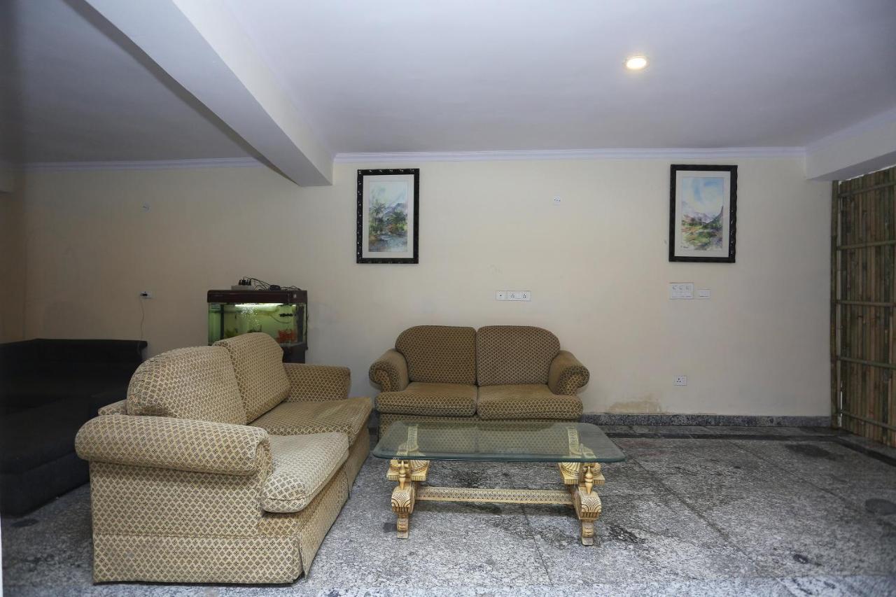 גורגאון Oyo 28670 Hotel Dev Palace מראה חיצוני תמונה