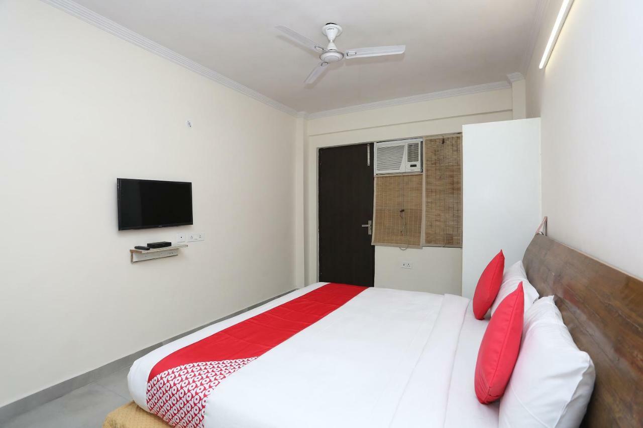 גורגאון Oyo 28670 Hotel Dev Palace מראה חיצוני תמונה