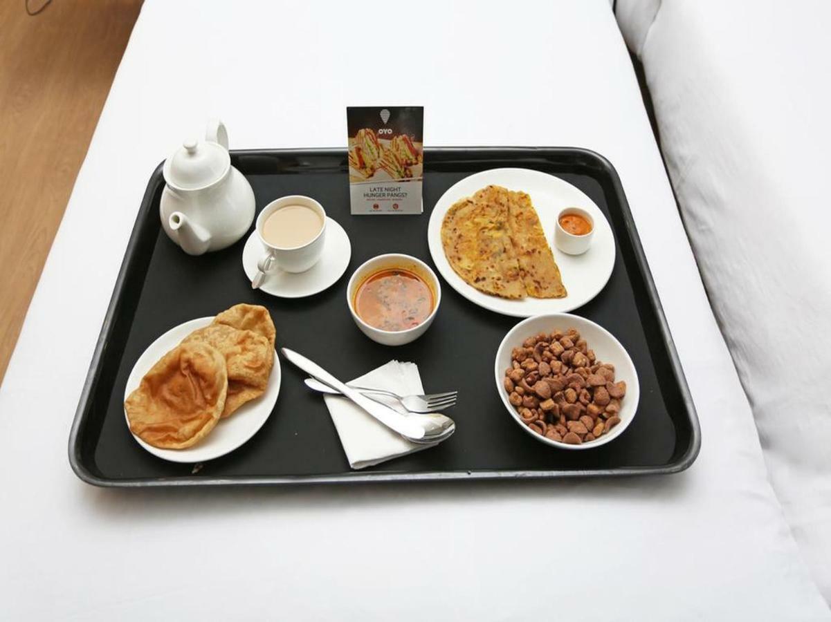 גורגאון Oyo 28670 Hotel Dev Palace מראה חיצוני תמונה